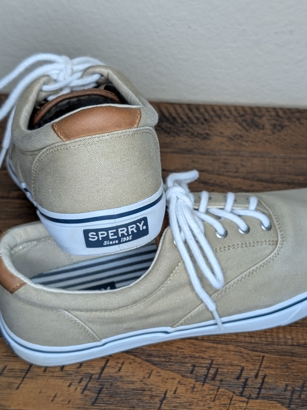 Sperry Men’s Tan Canvas Lace-Up Sneakers